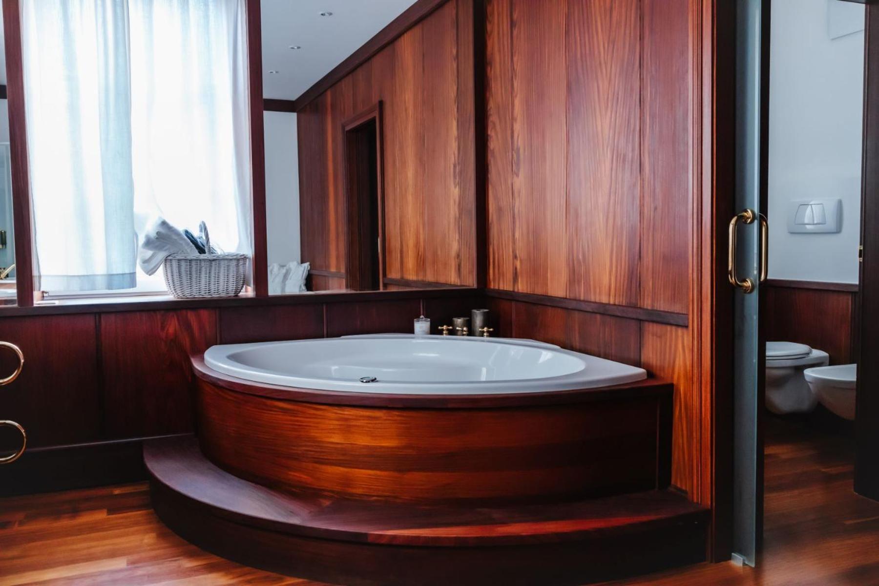 Suite King con Vasca Idromassaggio - Dependance
