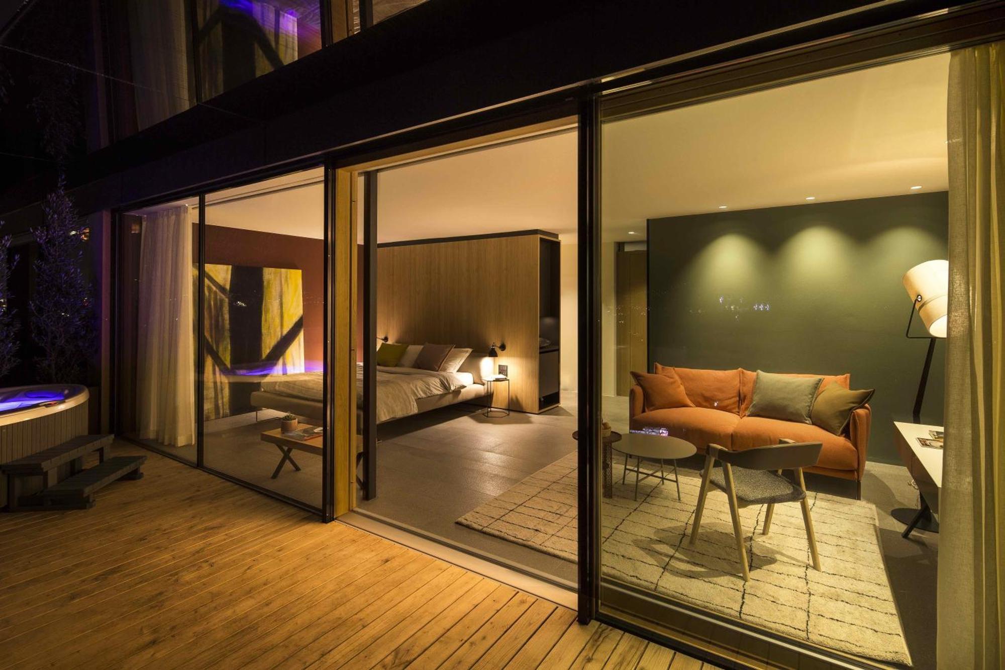 Penthouse with Whirlpool Tub,1592885927:JPEG